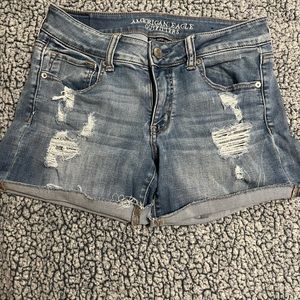 American eagle medium wash jean shorts, size 8, “super super stretch”